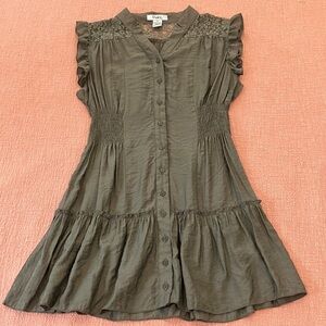 Wm’s button up dress with lace shoulder accents khaki colored